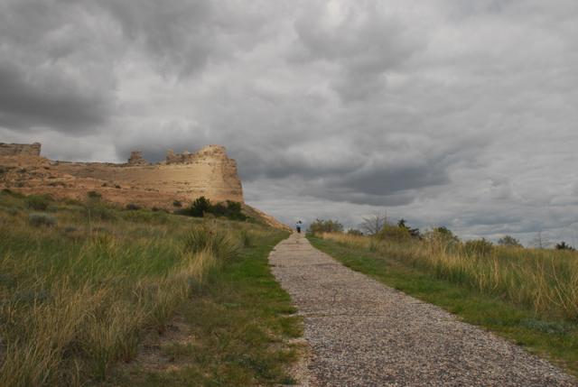 Paola and Shir walking down the trail from Scotts Bluff